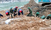 Lực lượng chức năng tỉnh TT-Huế đang tính phương án nắn sông Rào Trăng để tìm kiếm 12 người mất tích do sạt lở đất tại thủy điện Rào Trăng 3.