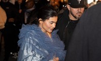 Sau ồn ào đầu sư tử, Kylie Jenner mặc gì trong mùa Haute Couture đều được quan tâm