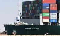 Hình ảnh mới nhất của tàu Ever Given: “Bỏ chặn” kênh đào Suez, giờ Ever Given đang ở đâu?