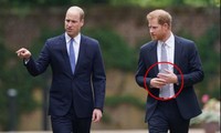 Vì sao Hoàng tử Harry liên tục xoay nhẫn cưới trong lễ khánh thành tượng Công nương Diana?