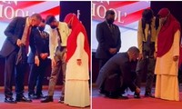 Thấy một học sinh bị tuột dây giày, Bộ trưởng Quốc phòng Malaysia có hành động bất ngờ