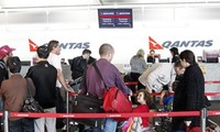 Hãng hàng không Qantas gây bức xúc vì để khách hàng chờ điện thoại hơn 10 tiếng đồng hồ