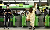 Nữ sinh Nhật Bản gọi cảnh sát vì thấy có người cầm vũ khí ở ga tàu, thực tế khiến tất cả té ngửa