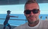 David Beckham “khoe” hình vợ tập thể dục trên du thuyền, viết gì mà khiến Victoria khó chịu?
