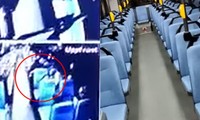 Tài xế xe buýt hoảng sợ khi nhìn camera thấy có một khách nhưng kiểm tra cả xe không thấy ai