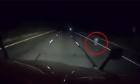 Tài xế sợ hãi khi thấy bóng người mờ ảo lúc nửa đêm trên camera hành trình, sự thật là gì?