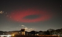 Vòng tròn đỏ khổng lồ xuất hiện trên bầu trời nước Ý, đây là hiện tượng gì?