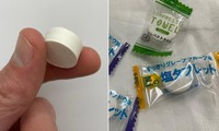 Ăn &quot;kẹo&quot; bạn cho, thanh niên phát hoảng khi &quot;kẹo&quot; biến thành khăn mặt trong miệng
