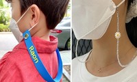 Bắt “trend” móc dây đeo cho khẩu trang ở Hàn Quốc, hội não cá vàng từ nay chẳng lo rơi mất