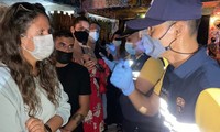 Du khách ở Thái bị bắt vì tụ tập ăn tiệc trong đại dịch, về đồn cảnh sát lại… ăn tiệc tiếp