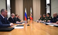 Hình ảnh chính thức từ cuộc họp ngày 11 tháng 11 năm 2020 tại Điện Kremlin, với Tổng thống Nga Vladimir Putin ngồi chính giữa.