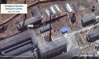 Ảnh vệ tinh cho thấy khói bốc lên tại phòng thí nghiệm Hóa học phóng xạ bên trong Trung tâm nghiên cứu hạt nhân Yongbyon của Triều Tiên. Ảnh: NBC News