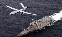 Một máy bay không người lái MQ-9 Sea Guardian bay trên tàu tác chiến cận bờ USS Coronado thuộc Hạm đội Thái Bình Dương.