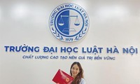 Nguyễn Thu Trang sinh năm 1999, là tân Thủ khoa đầu ra của Trường Đại học Luật Hà Nội