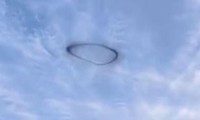 Sự thật về vòng khói đen khổng lồ kỳ lạ bị nghi là UFO xuất hiện trên bầu trời Tứ Xuyên