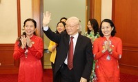 Tổng Bí thư gặp mặt đại biểu dự Đại hội XI Hội Chữ thập Đỏ Việt Nam