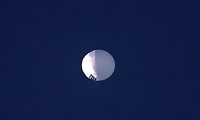 Quả khinh khí cầu lơ lửng trên bầu trời Billings, Montana, vào ngày 1/2. Ảnh: AP.