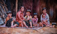 Tranh màu nước của Lương Bình- Những ngày ấm ám 