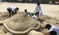 Hào hứng thi xây tượng cát trên công viên Biển Đông
