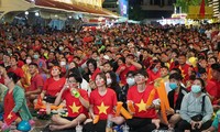 Bầu trời rực đỏ mừng U23 Việt Nam vô địch SEA Games: Mặc kệ deadline, chúng tôi &quot;đi bão&quot;!