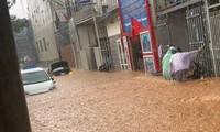 Đà Lạt “bất ổn” ngày đầu nghỉ lễ: Mưa lớn khiến nước ngập nặng ở nhiều nơi