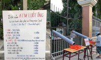 Sài Gòn tử tế: Xuất hiện ATM &quot;lướt ống&quot; tặng bánh mì, gạo cho bà con có hoàn cảnh khó khăn