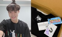 &quot;Fan cứng&quot; rì-viu áo thun in cú ngã của Văn Toàn, thư cảm ơn trong set đồ &quot;giải trí cao&quot;