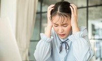 Người trẻ đau đầu vì bị giảm lương, &quot;tụt mood&quot; khi làm việc ở nhà, lo lắng sẽ bị đào thải