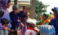 Tỉnh Đoàn Quảng Trị trao tặng nhu yếu phẩm, tiếp sức bà con vùng lũ