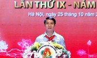 Bí thư T.Ư Đoàn, Chủ tịch Hội đồng Đội T.Ư gửi thư chúc mừng các đồng chí cán bộ phụ trách Đội các thời kỳ và các em đội viên, thiếu niên, nhi đồng cả nước, với nhiều tình cảm, niềm tin yêu.