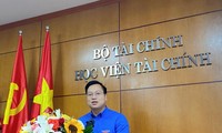Anh Trần Quang Hưng, Phó Chủ tịch T.Ư Hội SVVN, Phó Bí thư Thành đoàn, Chủ tịch Hội Sinh viên TP. Hà Nội trao đổi tại Diễn đàn