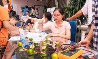 Các em học sinh tham gia hoạt động trải nghiệm sáng tạo ý nghĩa tại Vòng thi Khu vực miền Bắc Hội thi Tin học trẻ toàn quốc lần thứ XXVIII