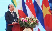 Thủ tướng Nguyễn Xuân Phúc phát biểu tại phiên khai mạc. Ảnh Như Ý