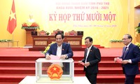 Các đại biểu bỏ phiếu bầu chức danh Phó Chủ tịch HĐND tỉnh Phú Thọ. Ảnh Báo Phú Thọ