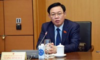 Chủ tịch Quốc hội Vương Đình Huệ phát biểu tại phiên thảo luận tổ chiều 24/7. Ảnh QK 