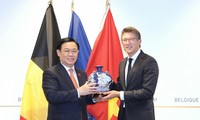 Chủ tịch Quốc hội Vương Đình Huệ và Phó Thủ tướng kiêm Bộ trưởng Bộ Kinh tế và Việc làm Bỉ 