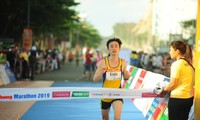 Bùi Thế Anh (Quân đội) bảo vệ thành công ngôi vô địch nội dung marathon. Ảnh: Xuân Tùng