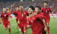 Thủ tướng động viên tuyển Việt Nam trước trận đấu với Thái Lan