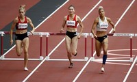 Quách Thị Lan (giữa) ở vòng loại 400m rào nữ 