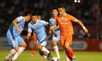 Trần Đình Kha (áo cam) bị loại khỏi đội tuyển Việt Nam