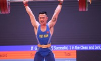 Video: Đô cử Lại Gia Thành nâng tạ &apos;vô đối&apos;, phá kỷ lục SEA Games