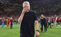 Jose Mourinho bật khóc trên đỉnh cao danh vọng, khẳng định tương lai với Roma