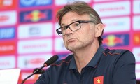 HLV Troussier: &apos;Quang Hải nỗ lực tối đa để đáp ứng yêu cầu&apos; 