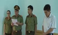 Cơ quan An ninh điều tra đọc lệnh khởi tố ông Trần Xuân Yến.
