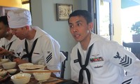Trò chuyện với thủy thủ gốc Việt trên tàu sân bay Mỹ USS Carl Vinson