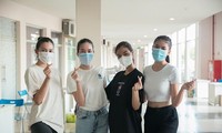 Hoa hậu Tiểu Vy, Á hậu Kiều Loan, Phương Anh, Ngọc Thảo hỗ trợ người dân tiêm vaccine