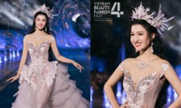 Á hậu Phương Nhi catwalk cực mượt trong thiết kế &quot;nàng tiên cá&quot; cồng kềnh