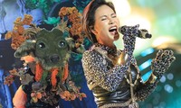 The Masked Singer: Hươu Thần hát &quot;Tình về nơi đâu&quot; của Thanh Bùi, gây tranh cãi khi loại Uyên Linh