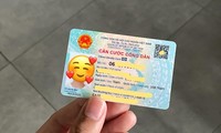 Cận cảnh thẻ Căn cước công dân gắn chíp mới: Màu sắc sinh động, nhỏ gọn và hiện đại hơn