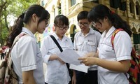 Teen Hà Nội bắt đầu nộp phiếu dự thi vào 10: Phụ huynh, học sinh kiến nghị bỏ môn thứ 4